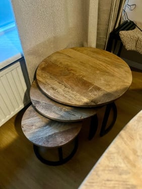 Prachtige mango houten salon tafel drie stuks zgan