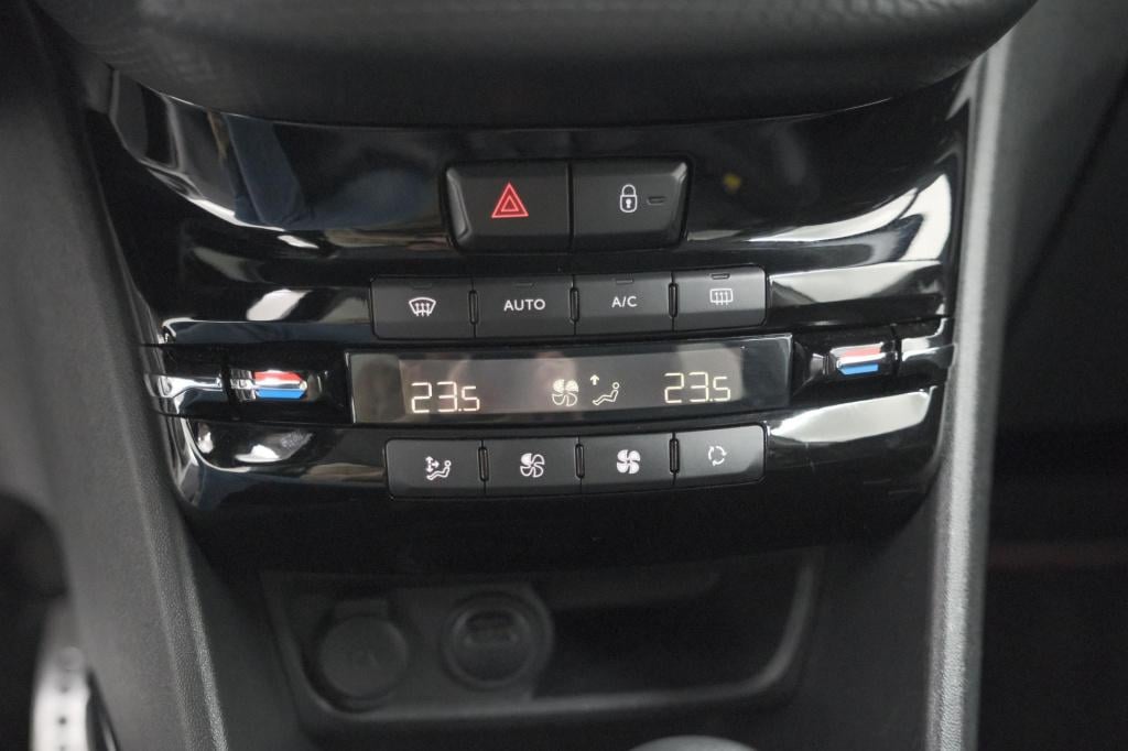 Peugeot 2008 puretech 110 eat6 gt-line | trekhaak | camera | navigatie | pa