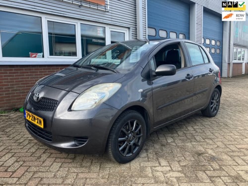 Toyota Yaris 1.3 vvti terra car-play