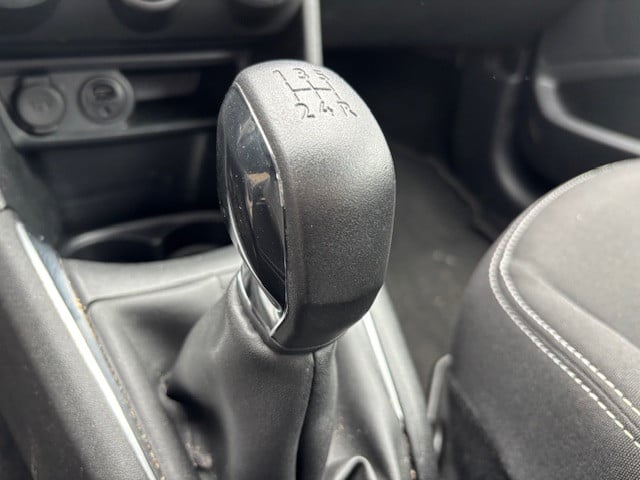 Peugeot 208 blue lion 1.2 pt-82pk 5d navigatie&bluetooth&apple carplay&andr
