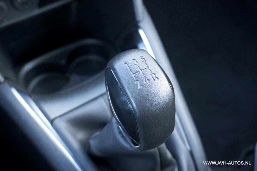 Peugeot 208 1.2 puretech blue lion