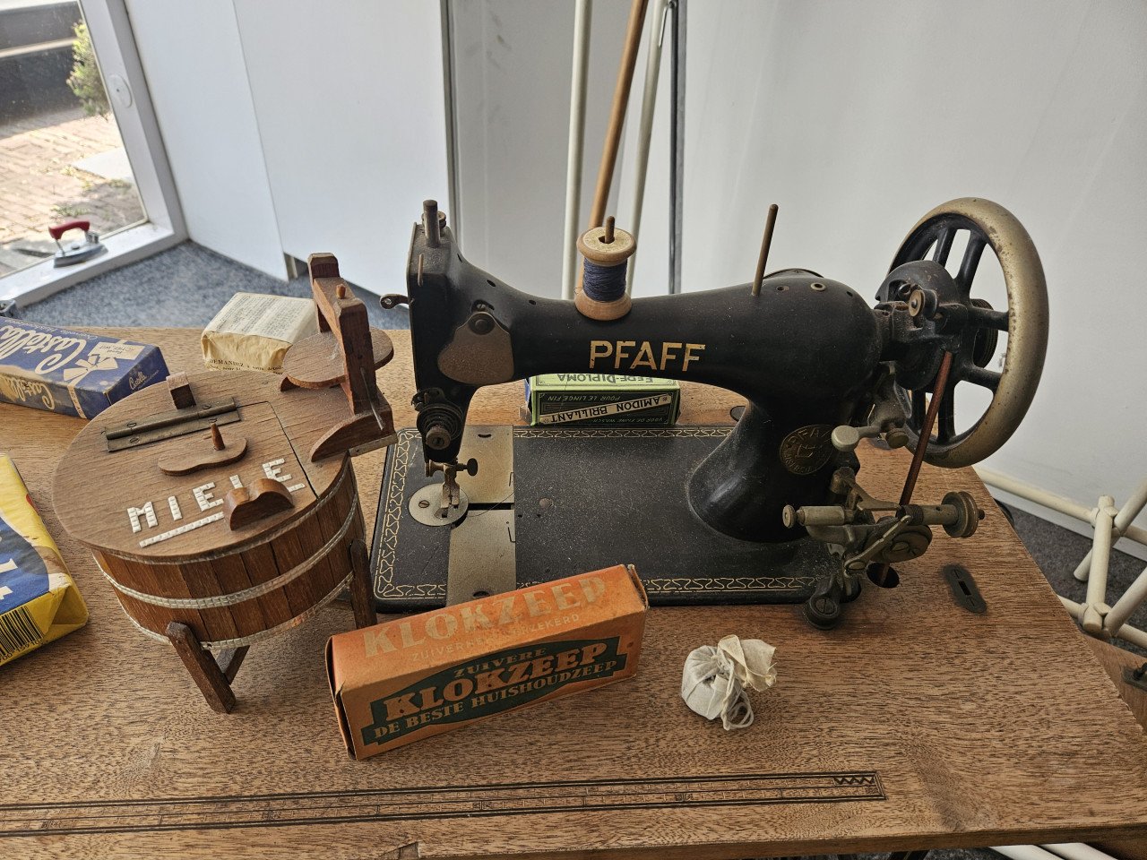 Te koop antieke naaimachines