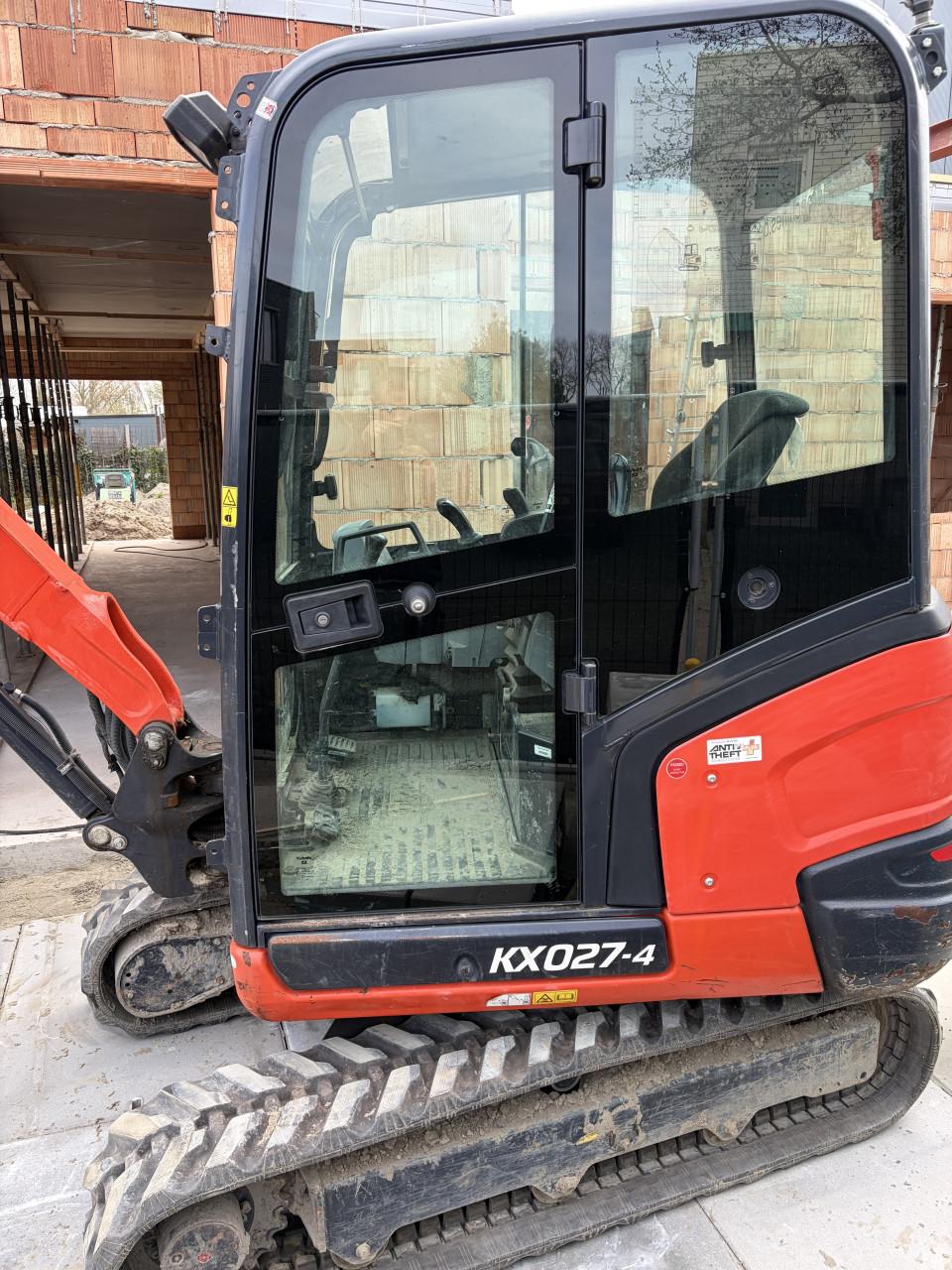 Kubota kx027