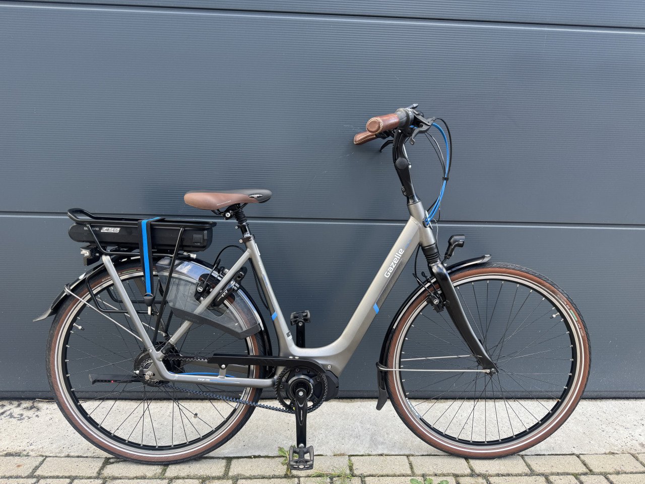 Gazelle Orange C310 middenmoter elektrische fiets belt