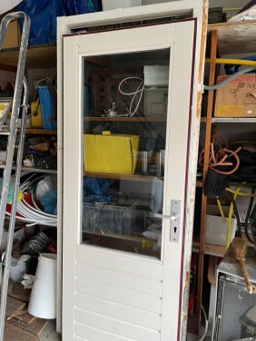 Hardhouten buitendeur met kozijn