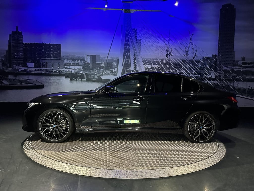 BMW 3-serie 330e m-sport *schuifdak*acc*harmankardon*