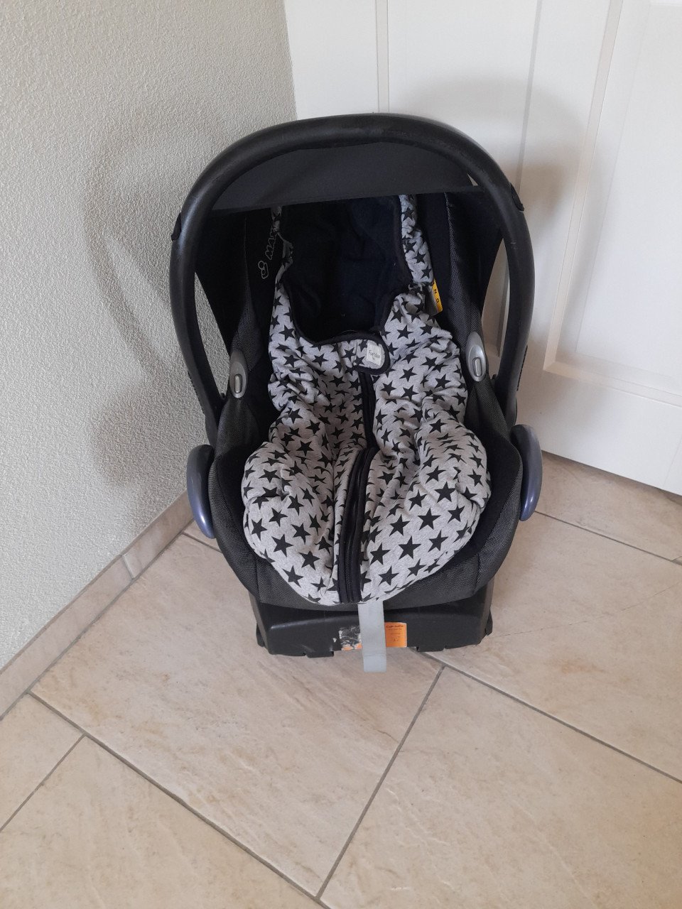 Maxi cosi cabriofix met easy base ( in goede staat )