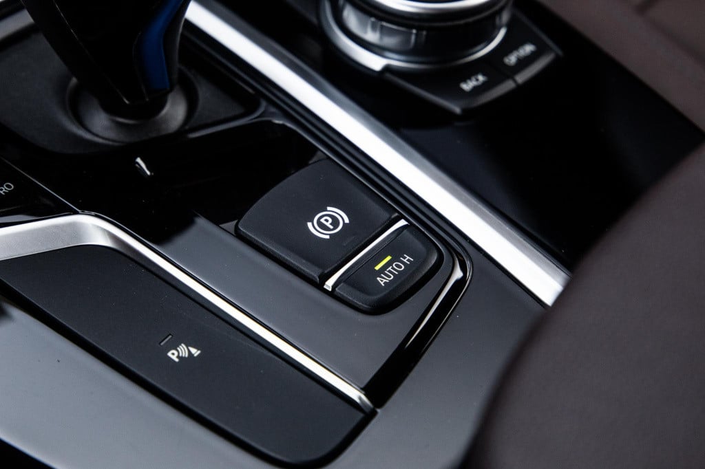 BMW Ix3 high executive 80 kwh panoramadak / carplay / bruin leer / navi