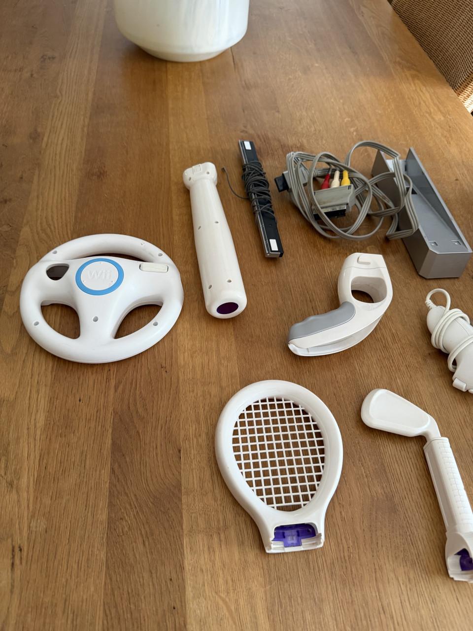 Nintendo Wii, met 2 controller , spel en diverse