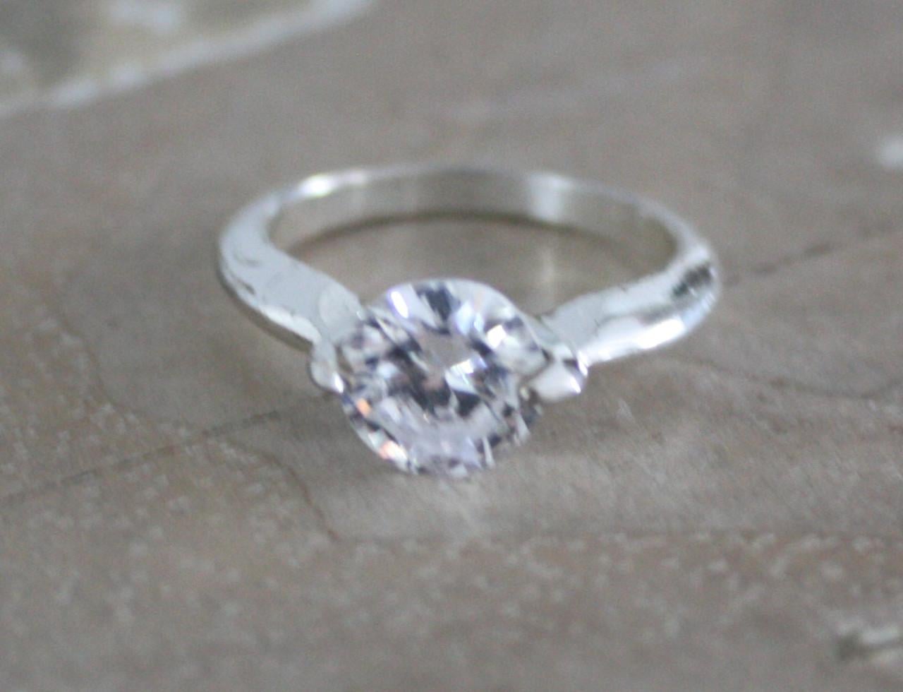 Zilverkleurige ring met steentje nr 2