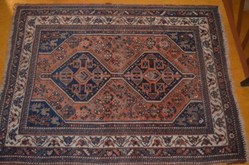 Klein Perzisch tapijt, kan niet echt vliegen.........