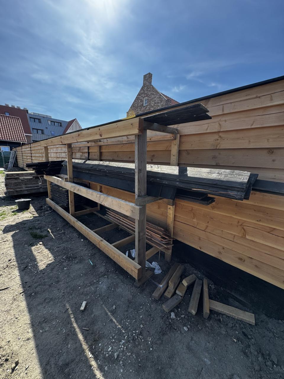 Gratis hout en isolatie (blokhut wordt gesloopt).