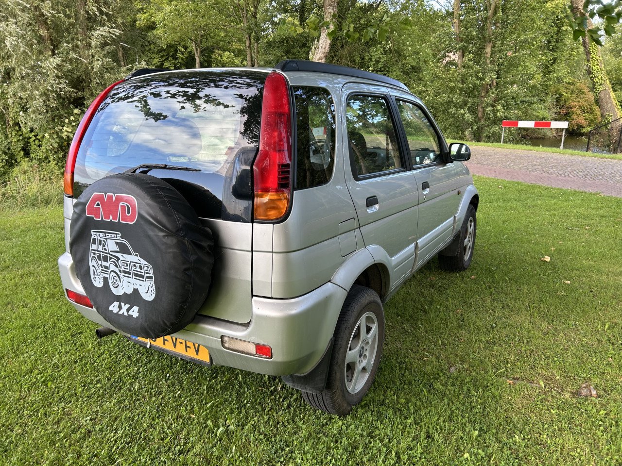 Daihatsu Terios 4x4 07-2000 € 2.250,= IJskoude airconditioning
