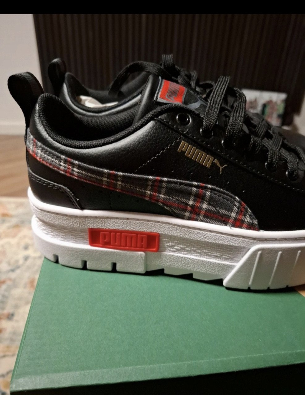 Sneakers