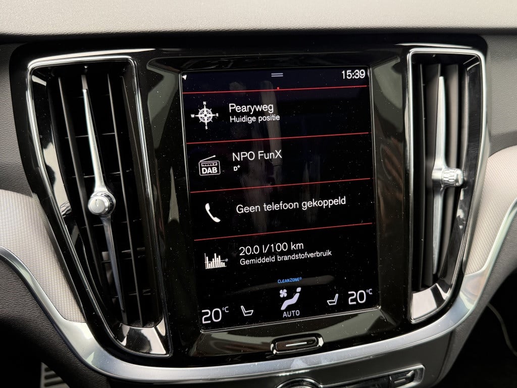 Volvo V60 t6 340pk recharge r-design| panodak| adap.cruise| 360camera| awd