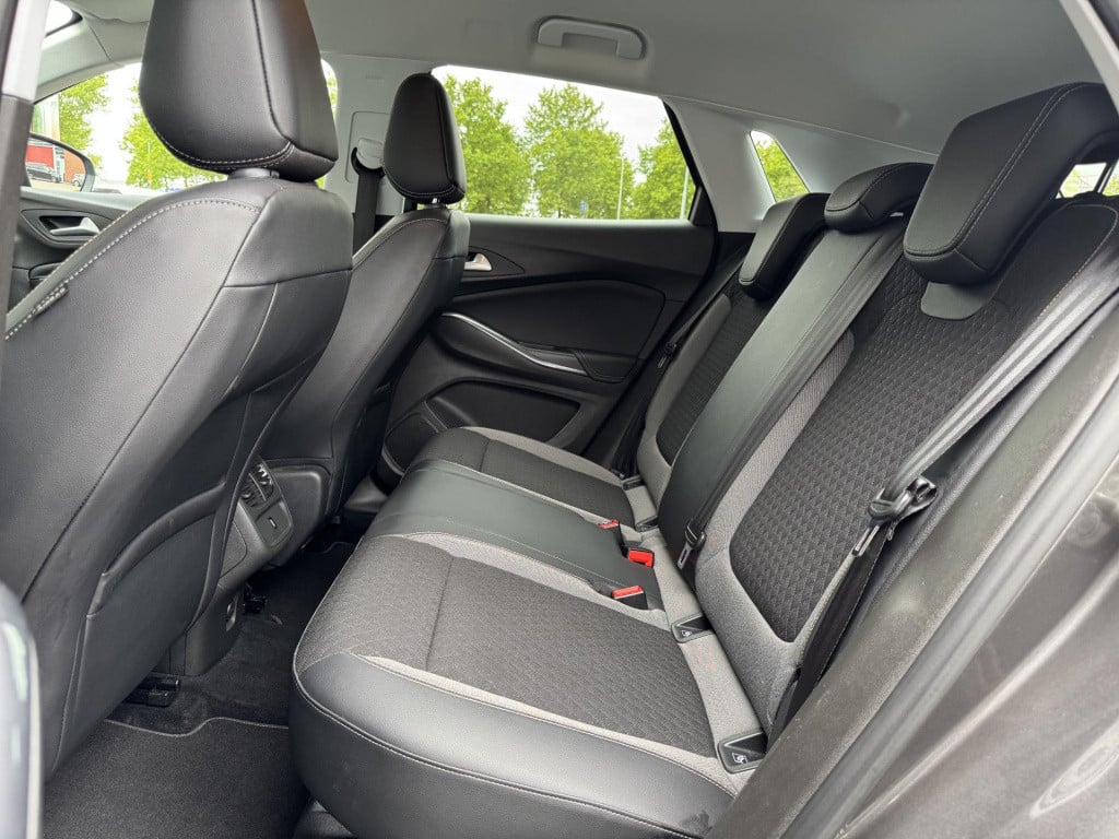 Opel Grandland X 1.2 turbo business + | trekhaak | navigatie | camera | app