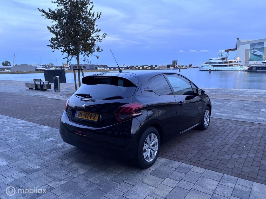 Peugeot 208, 1.2 PureTech Active km145.455 Nap Bj2015