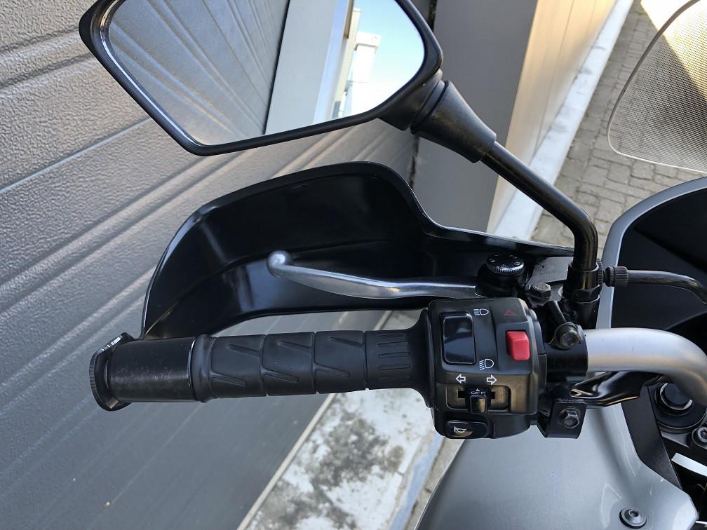 Keurige middenklasse Versys 650 '07 met 45dkm, veel Givi extra's €3250,-