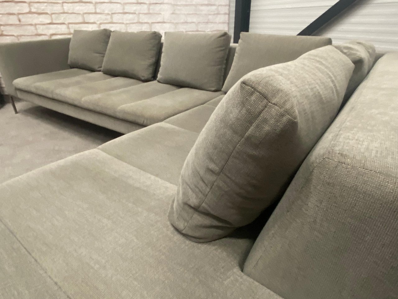 GRATIS LEVERING HEEL NL Montel Taupe Stoffen Hoekbank