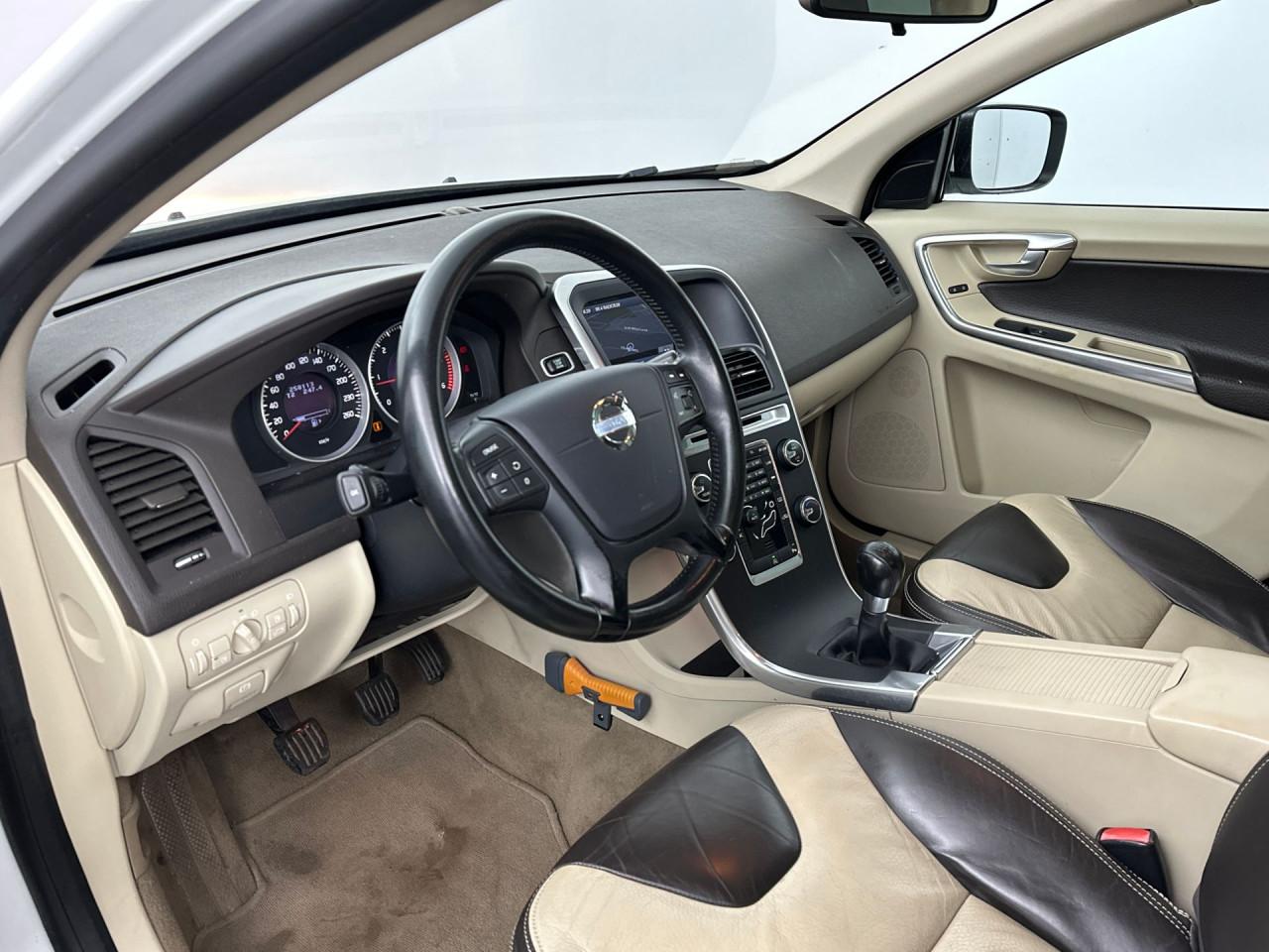 Volvo XC60 - 2.0 D3 FWD Kinetic | Camera | Leder | Navi | Trekhaak