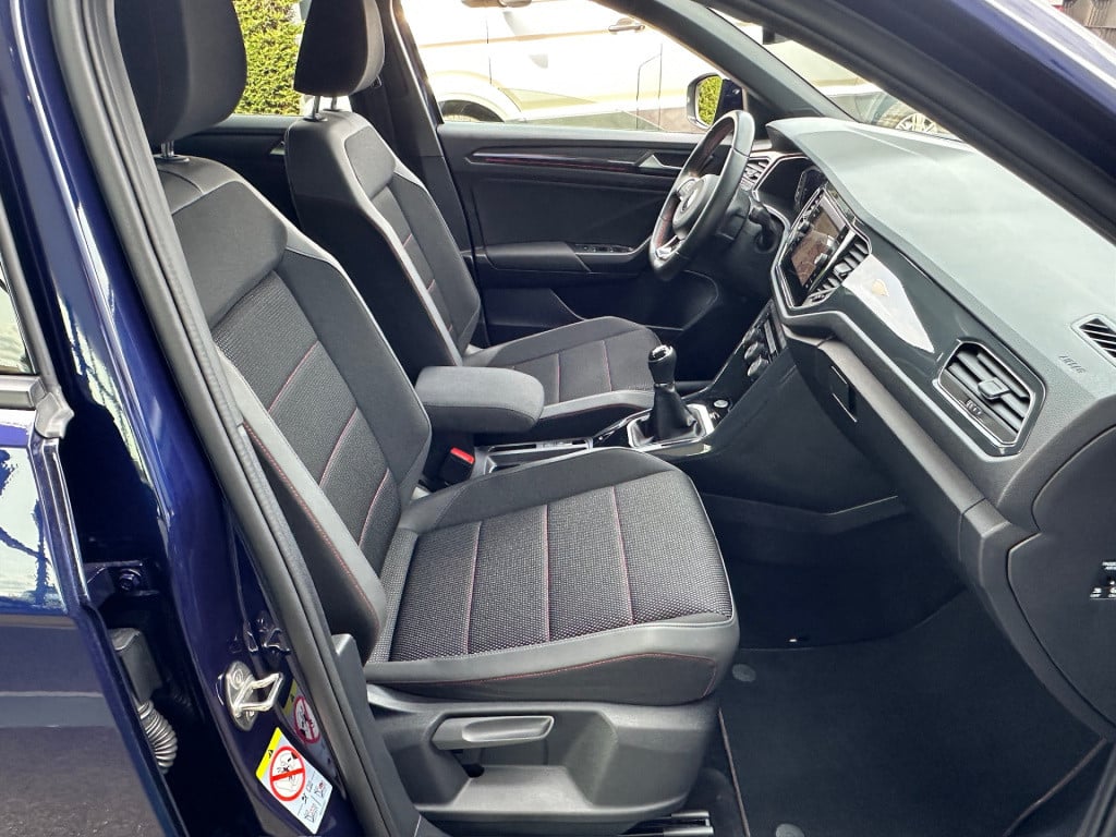 Volkswagen T-roc 1.5 tsi 150pk sport | trekhaak | carplay | led | dode hoek