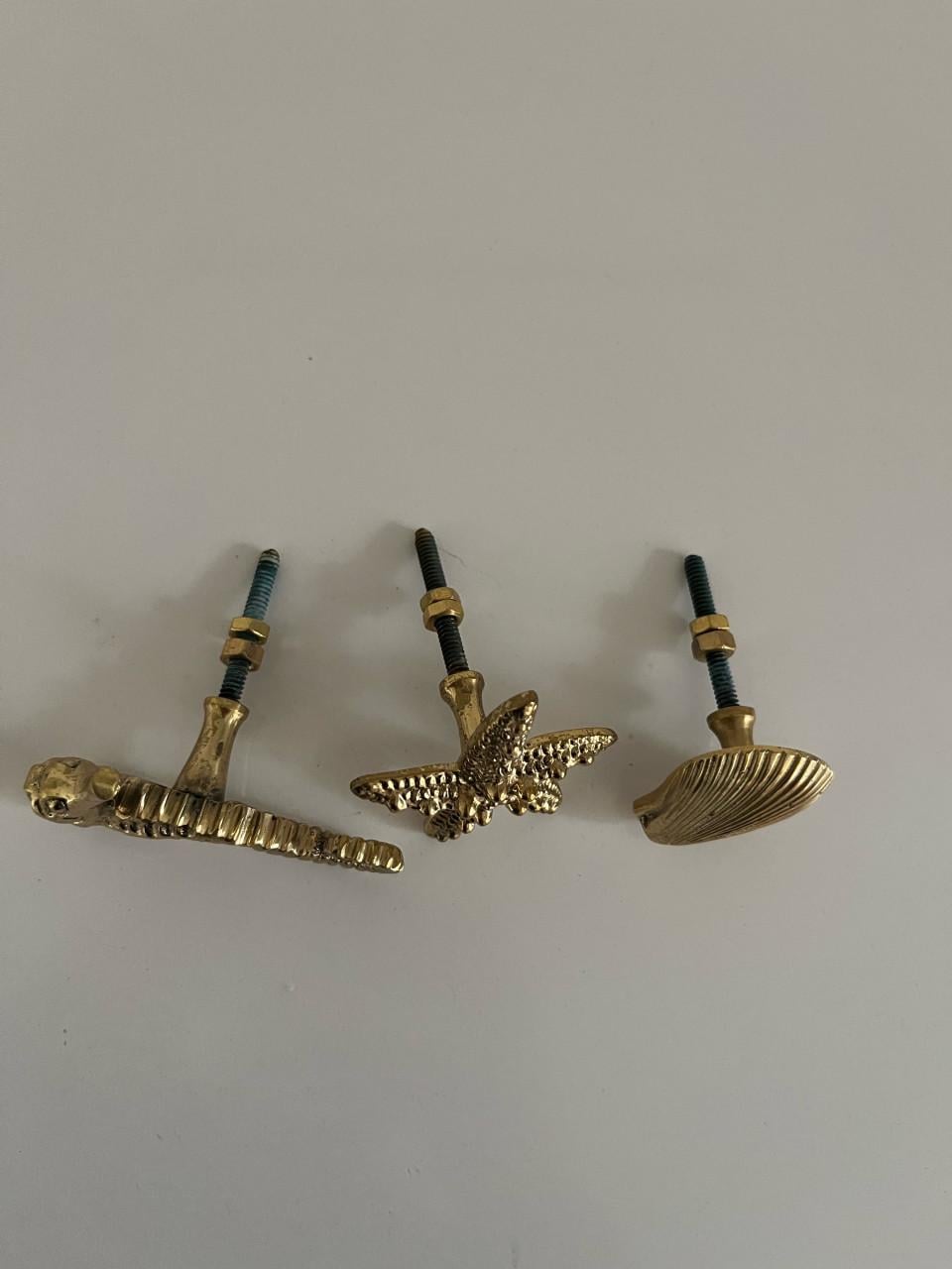 Gouden doing goods knoppen zeepaard links, schelp, zeester.