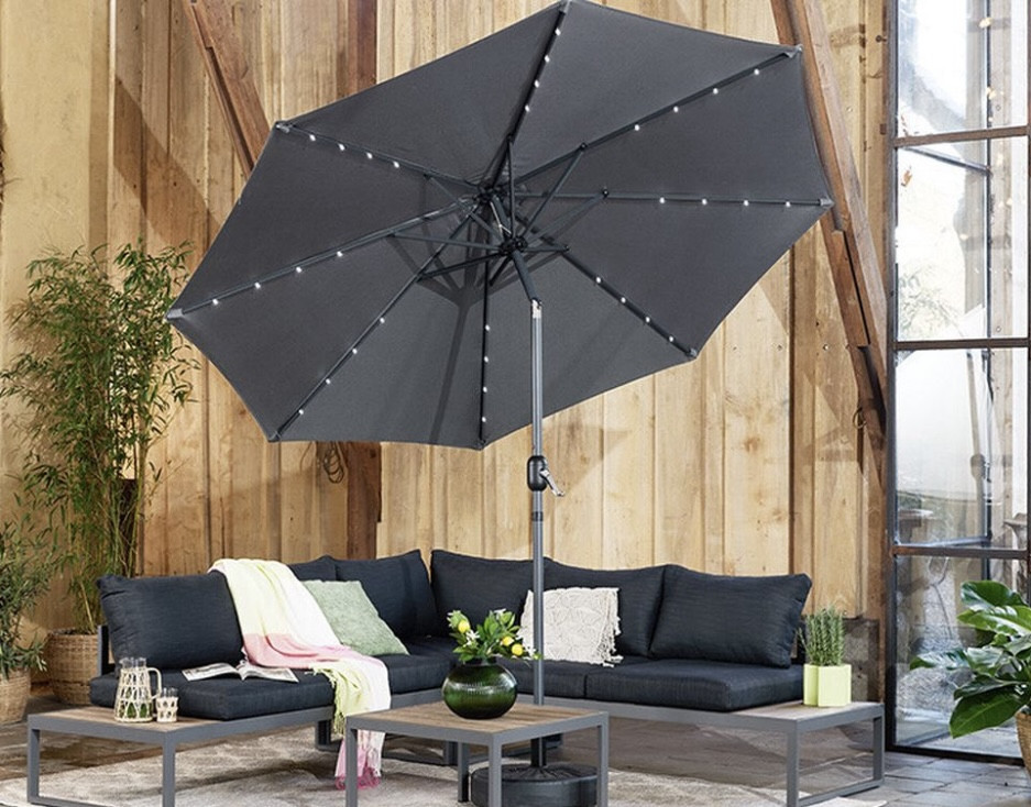 Nieuwe parasol met verlichting op zonne-energie / Diameter 270 cm