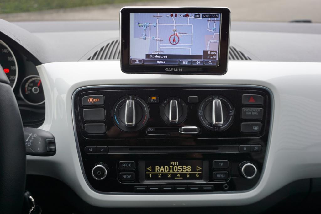 Volkswagen UP! 1.0 high up! bluemotion airco / navi / cruise / elektr. rame