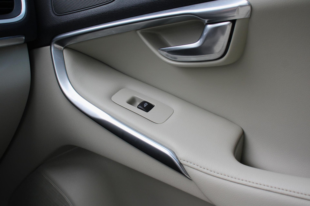 Volvo V40 2.0 t2 inscription - 122pk - leder - 17inch - navi - full led - c