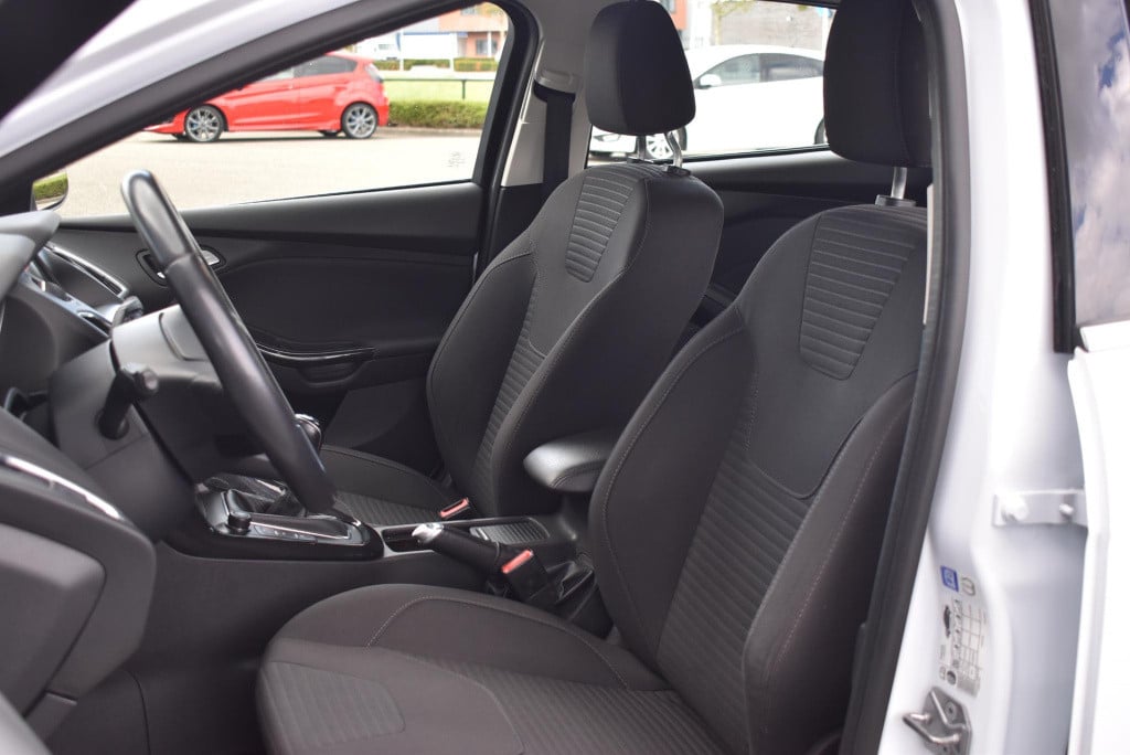 Ford Focus 1.0 titanium | cruise control | trekhaak | achteruitrijcamera | 