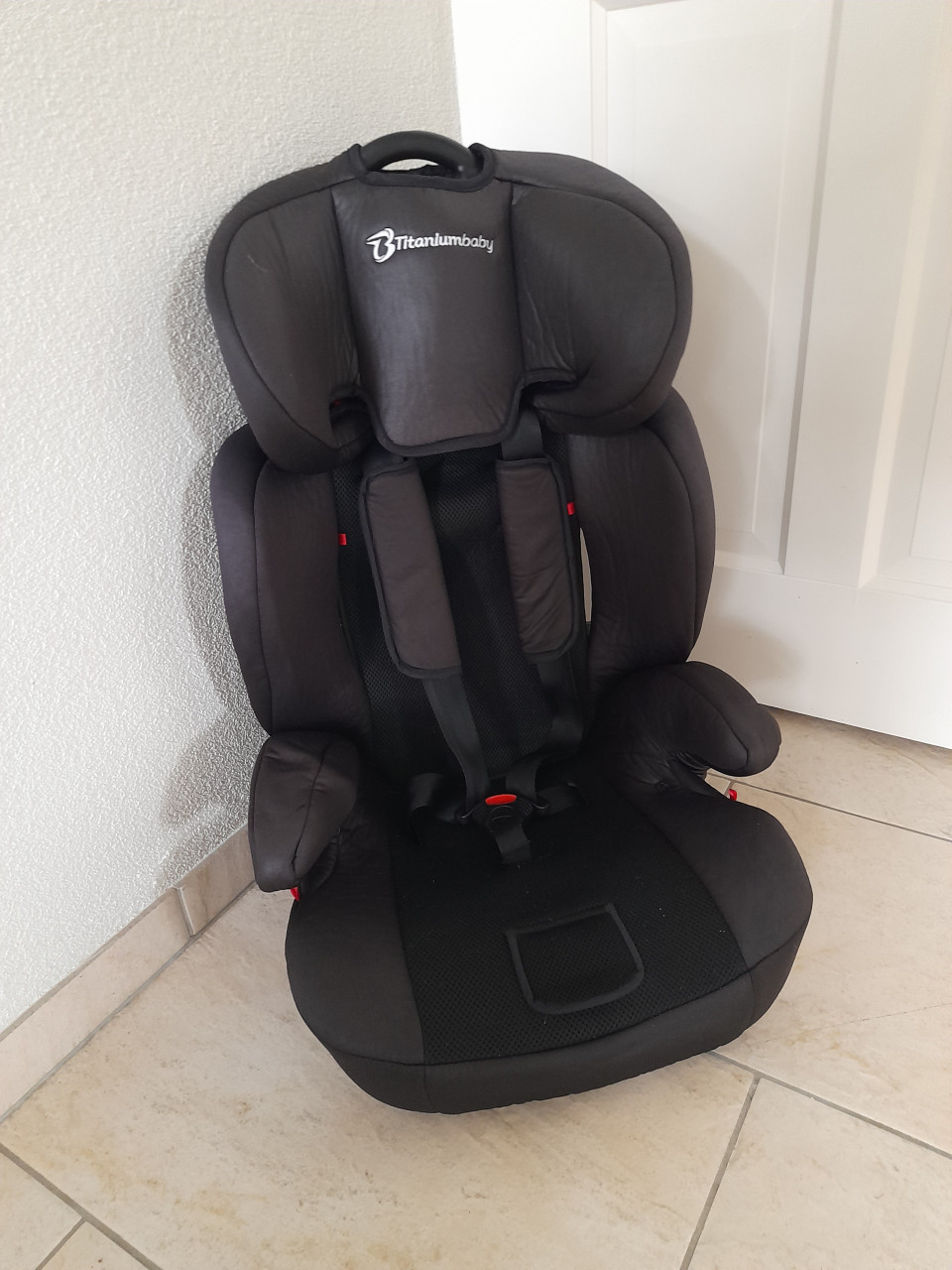 Titaniumbaby autostoel  9 / 36 kg (in goede staat )
