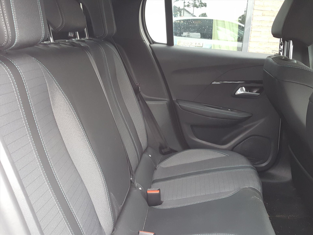 Peugeot 208 1.2 puretech 100pk allure navigatie | apple carplay & android a