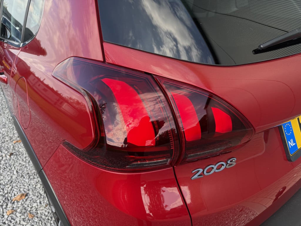 Peugeot 2008 1.2i automaat puretech allure 5-drs