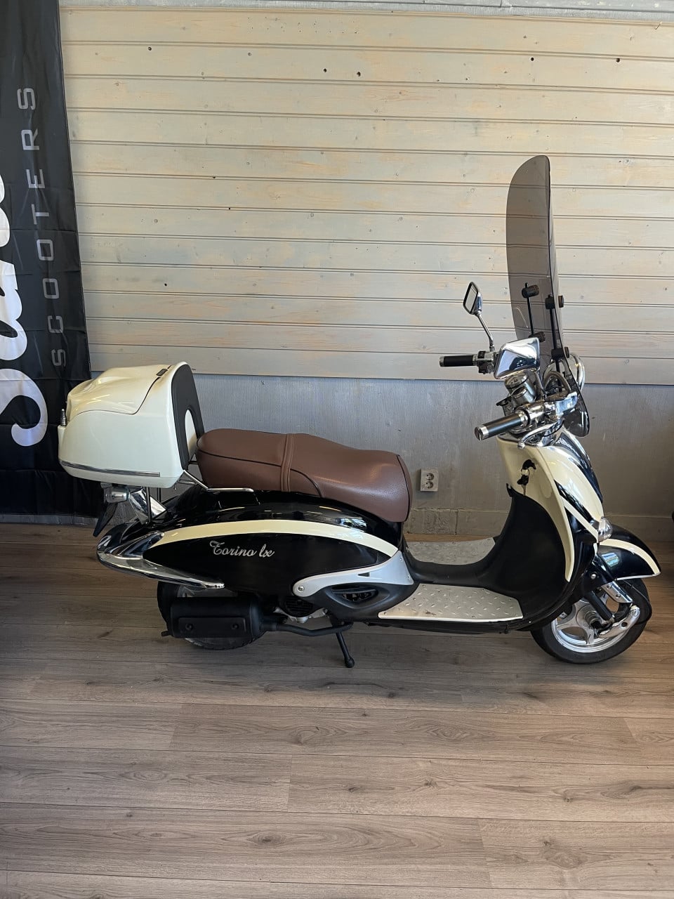 Scooterpromo Goes Mooie retro Scooter