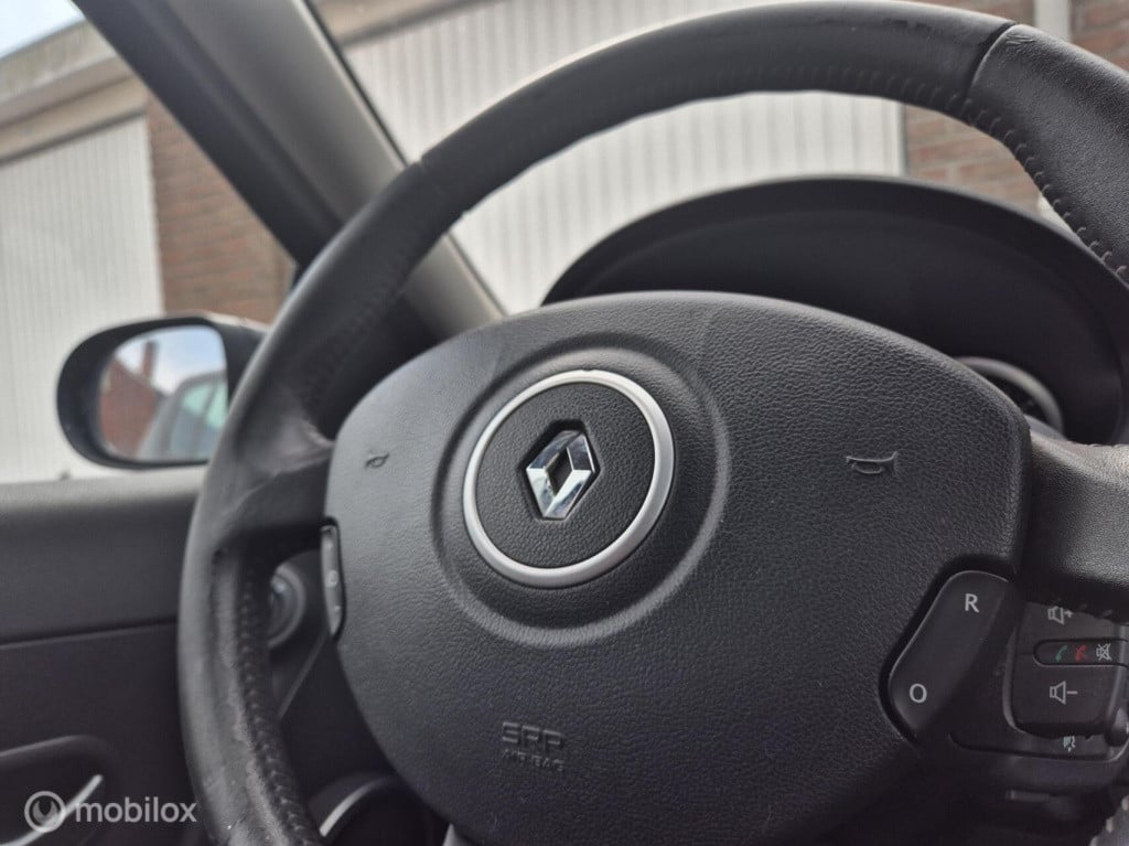 Renault Clio 1.6 dynamique automaat / 5-deurs / airco / cruisecontrol / pan