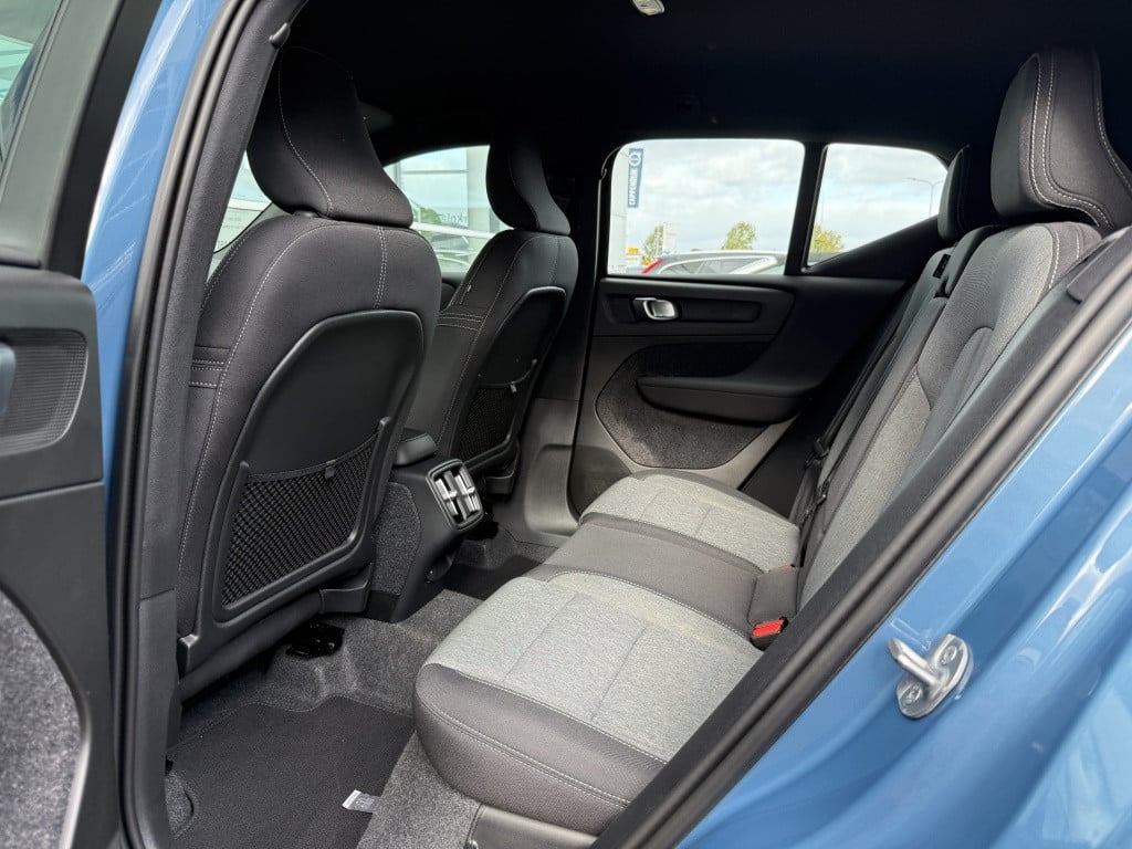 Volvo XC40 b4 197pk plus dark |adap.cruise| trekhaak | camera| elektrische