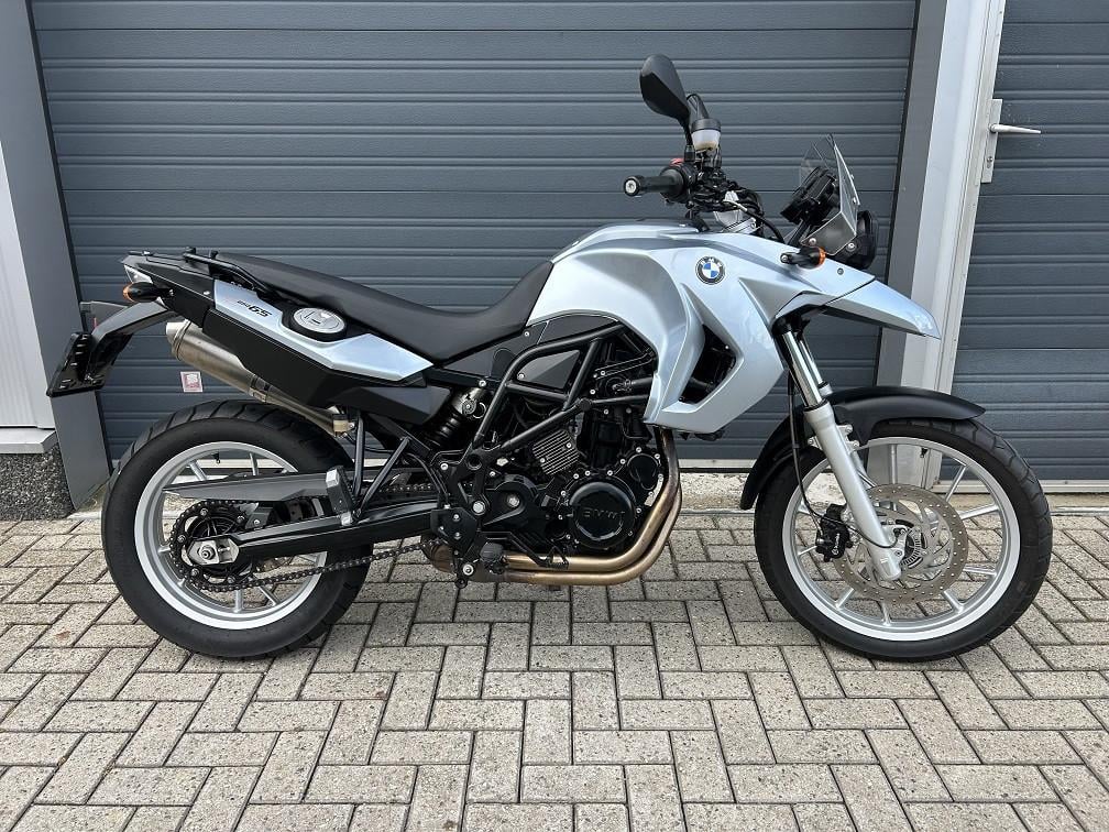 In nieuwstaat zijn de BMW F650GS uit 2008 met slechts 12809 km!! €4950,-