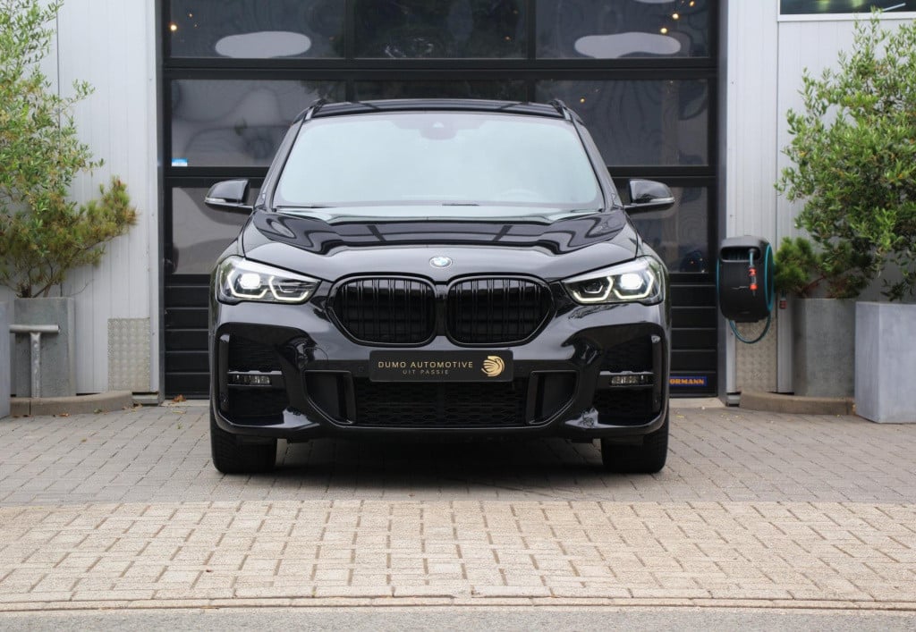 BMW X1 sdrive18i m sport - pano - leder - led - headup - navi plus - full o