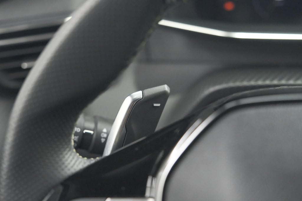 Peugeot 2008 puretech 130 eat8 gt | camera | apple carplay | parkeersensore