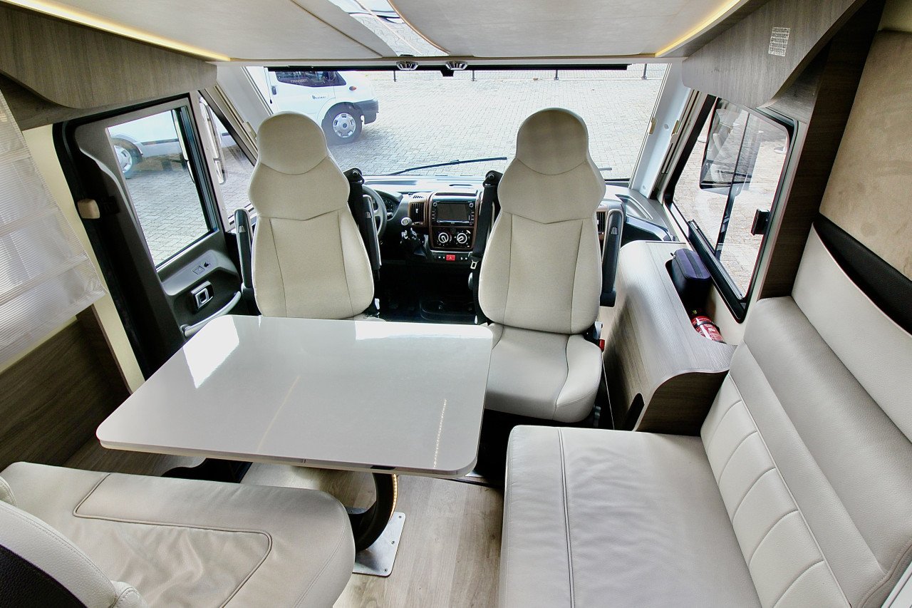 Mclouis Carat 879G (Queensbed+Hefbed, Nieuwstaat,Eerste eigenaar,21956KM!!)