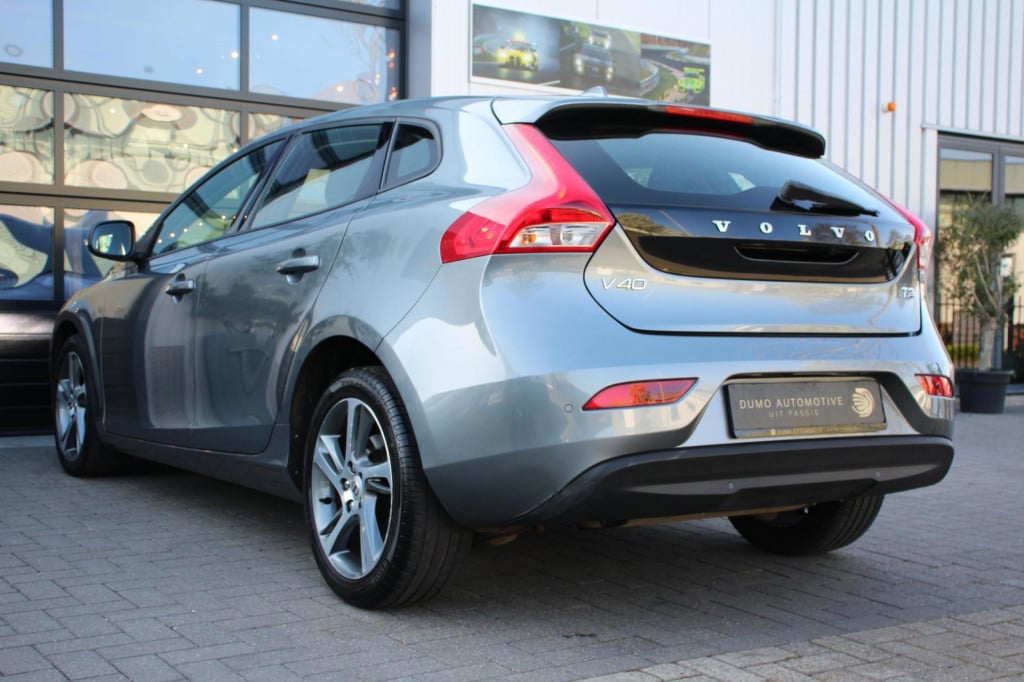 Volvo V40 1.5 t2 momentum automaat - actieprijs: €17.735,- t/m 20 augustus!