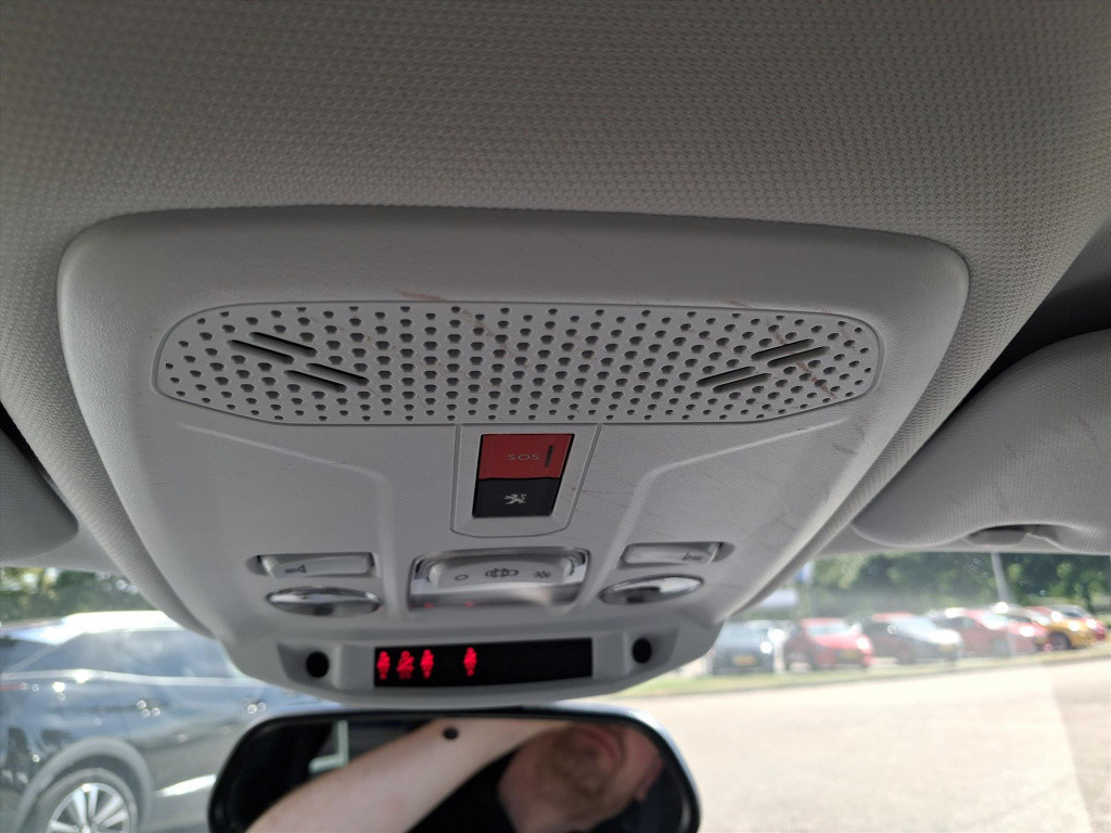 Peugeot 2008 1.2 puretech 130pk allure navigatie | apple carplay & android 