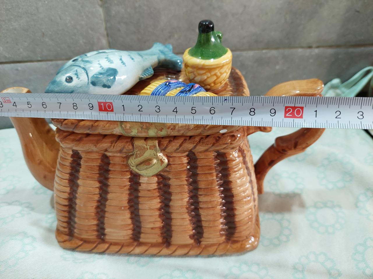 Aparte stenen theepot "rieten mand)