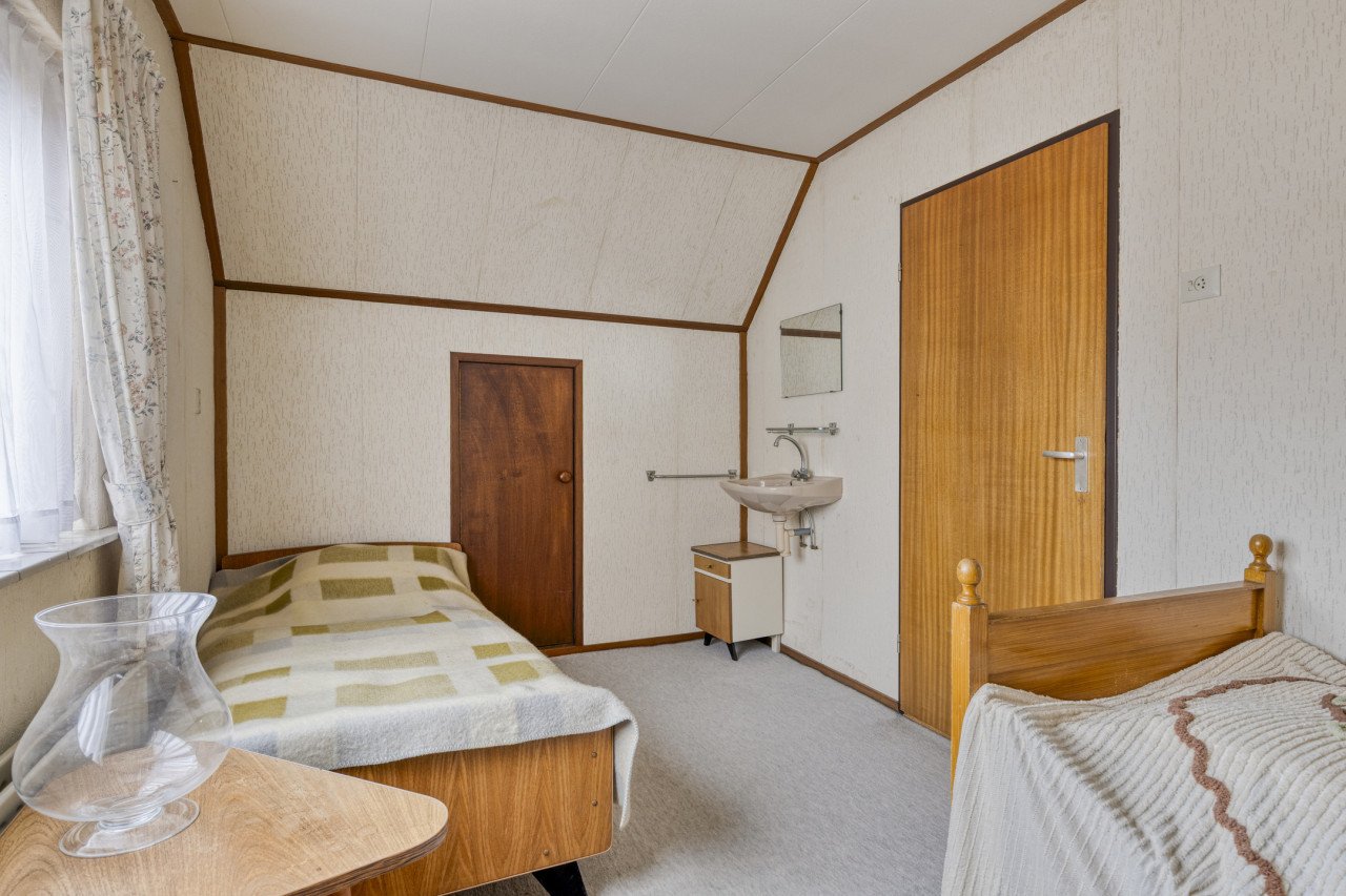 Vrijstaande woning slaapkamer, badkamer begane grond, 600 m² Heinkenszand