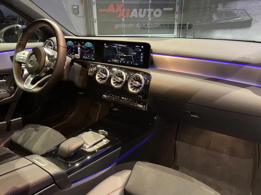 Mercedes-Benz A-Klasse 180 business solution amg *nl auto*led*pano*camera*