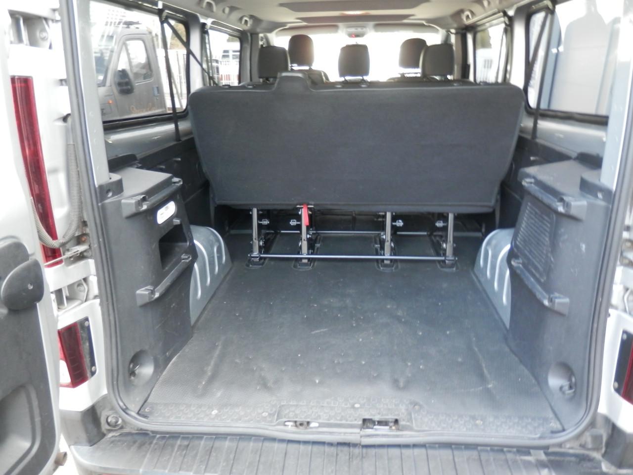 Auto Garant Biedt Aan: Renault Trafic Grand Passenger 1.6