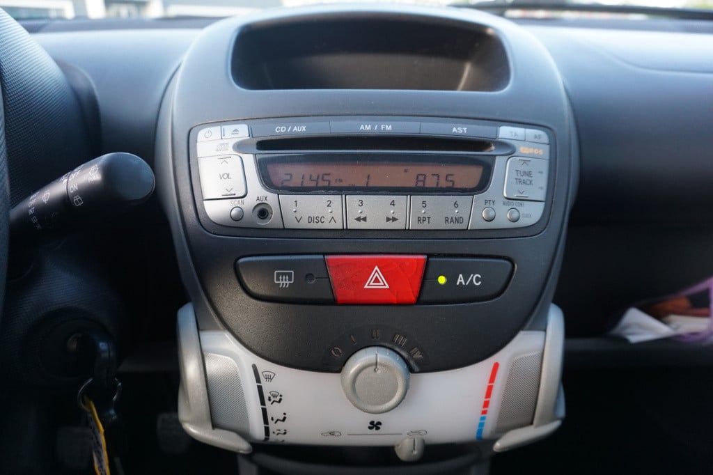 Peugeot 107 1.0-12v xr airco / elektr. ramen
