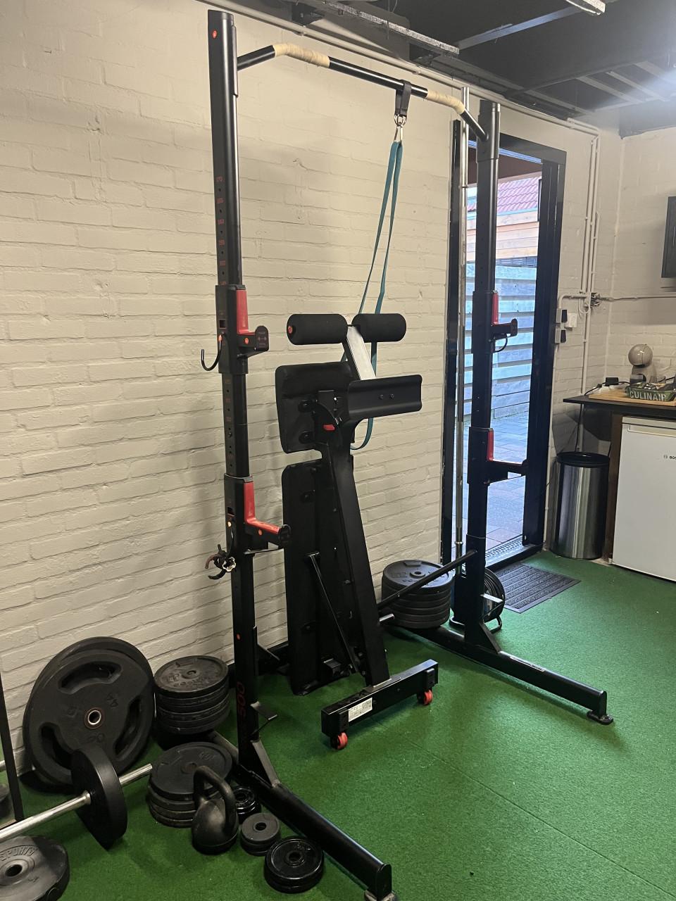 Fitness rack met bankje en 170 kg aan gewichten
