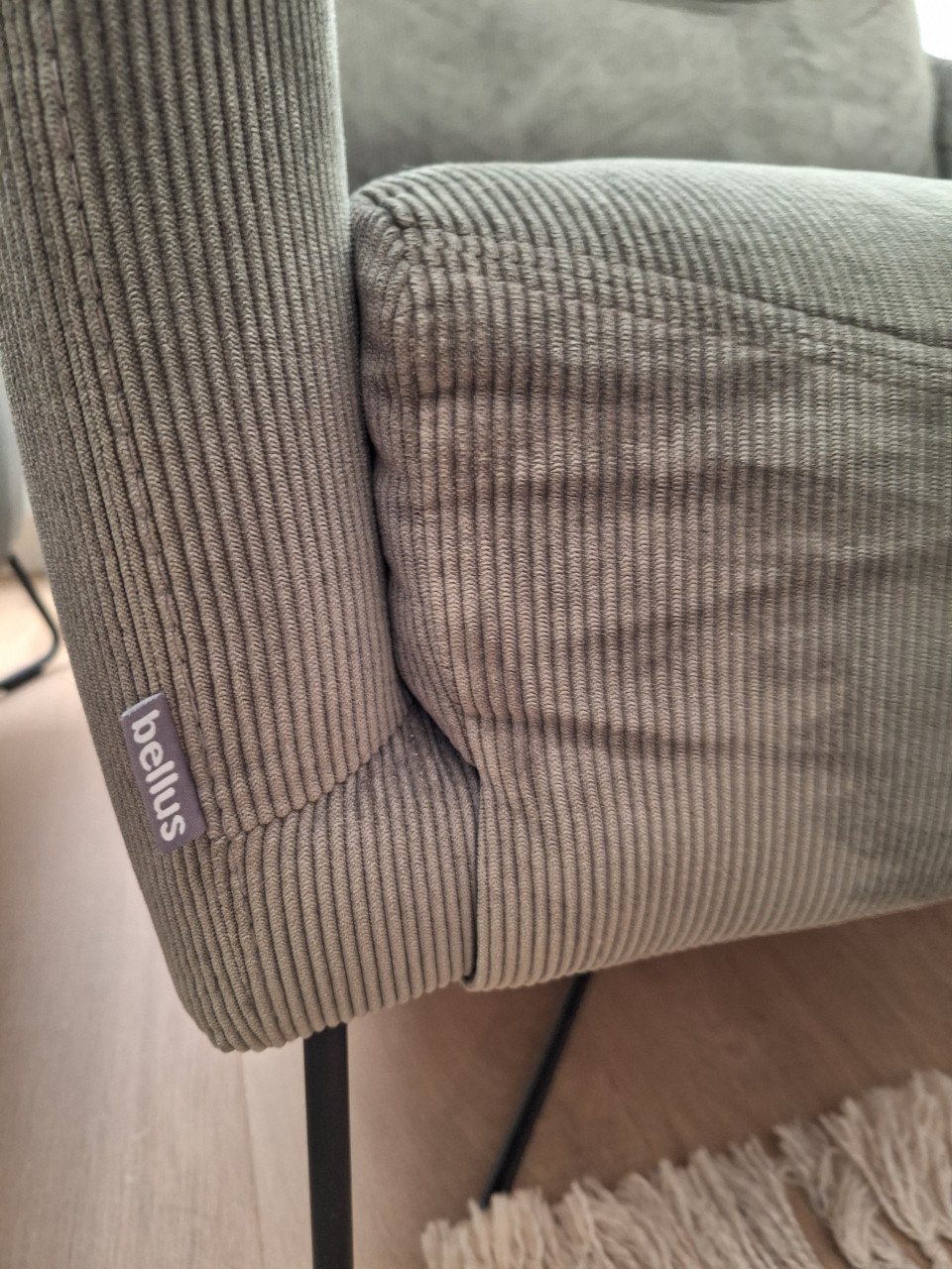 Prachtige groengrijze ribstof fauteuils van het merk Bellus