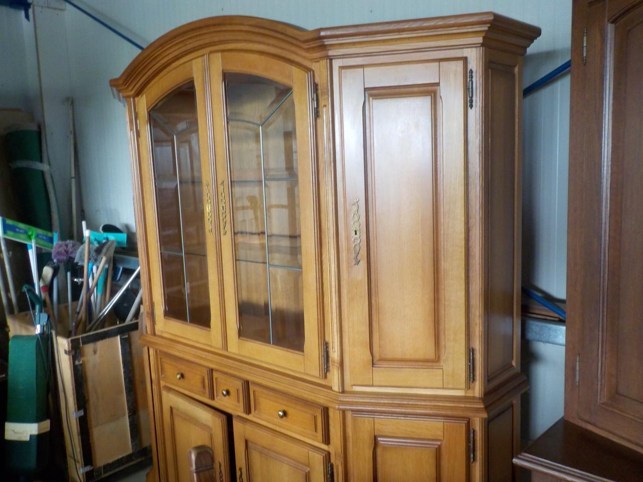 Massief blank eiken wandmeubel in zeer goede staat zeer mooie kwaliteit